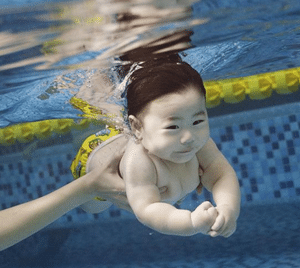 Infant swimming lessons in singapore