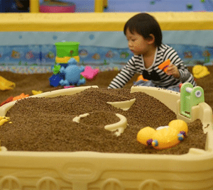 baby-play-sand
