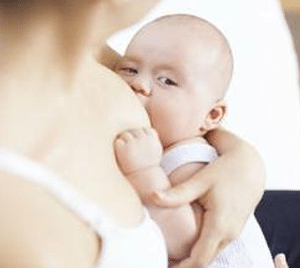 mummy-breastfeed-baby