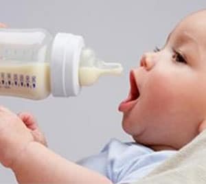 breastfeeding vs formula feeding